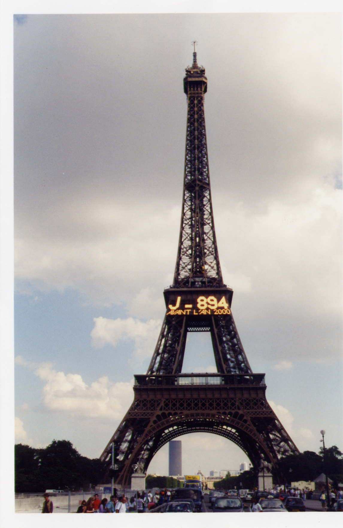 France Paris Tour Eiffel de loin