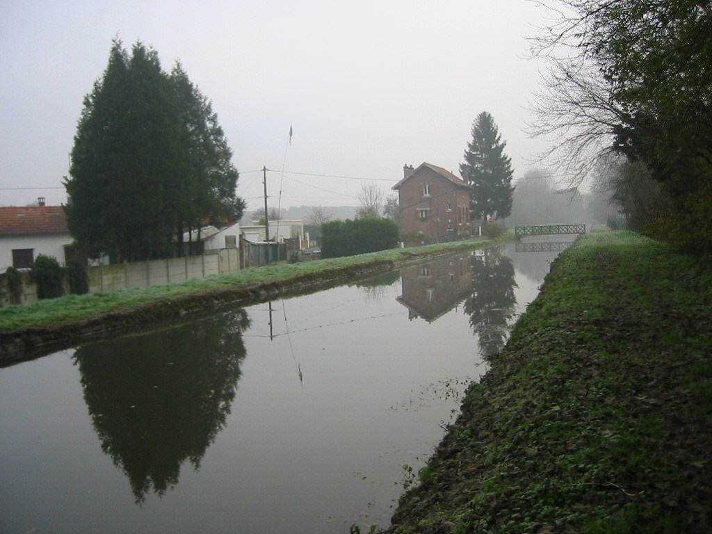 France Picardie Canal à Remaucourt (02)