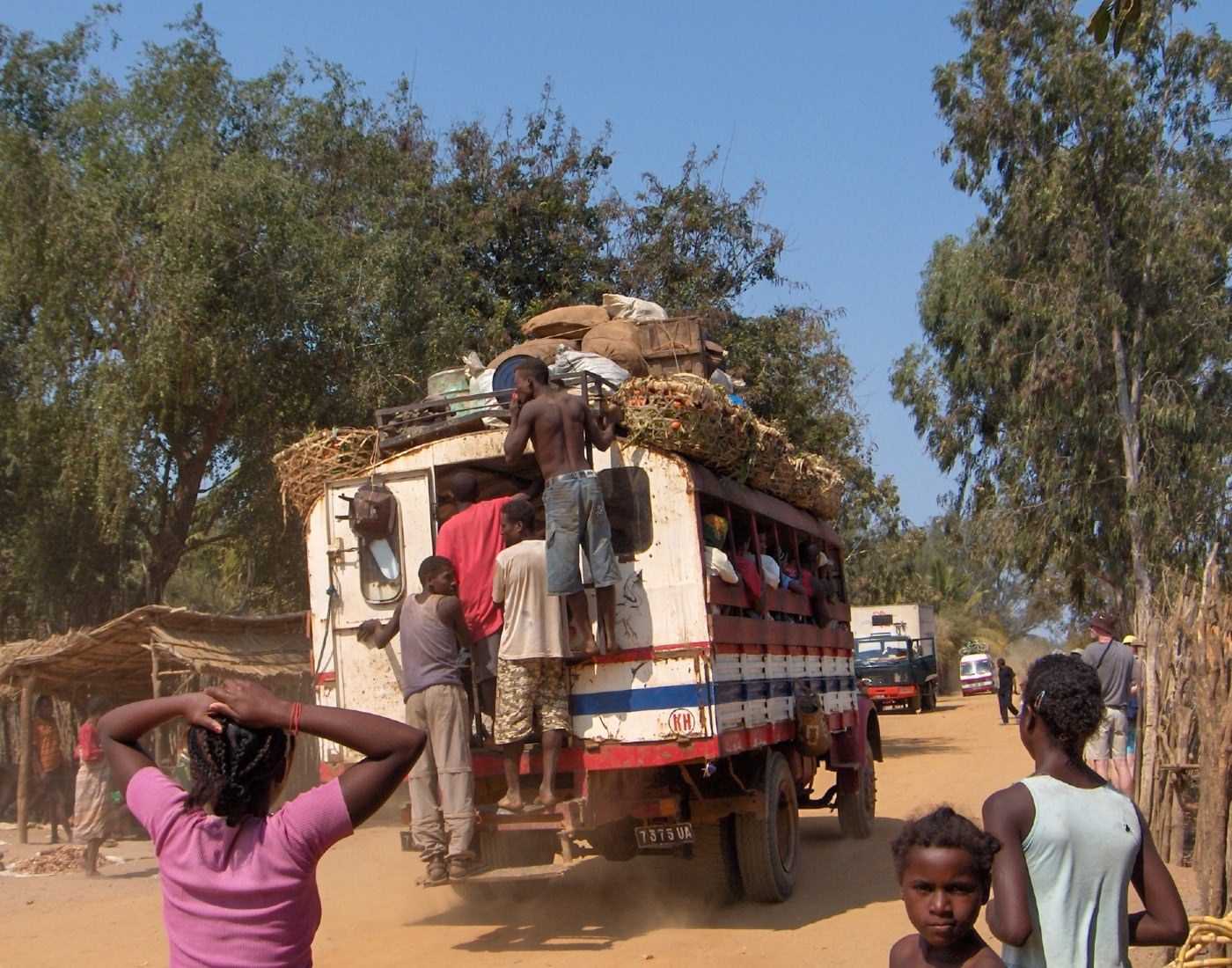 Madagascar Vive le taxi-brousse !