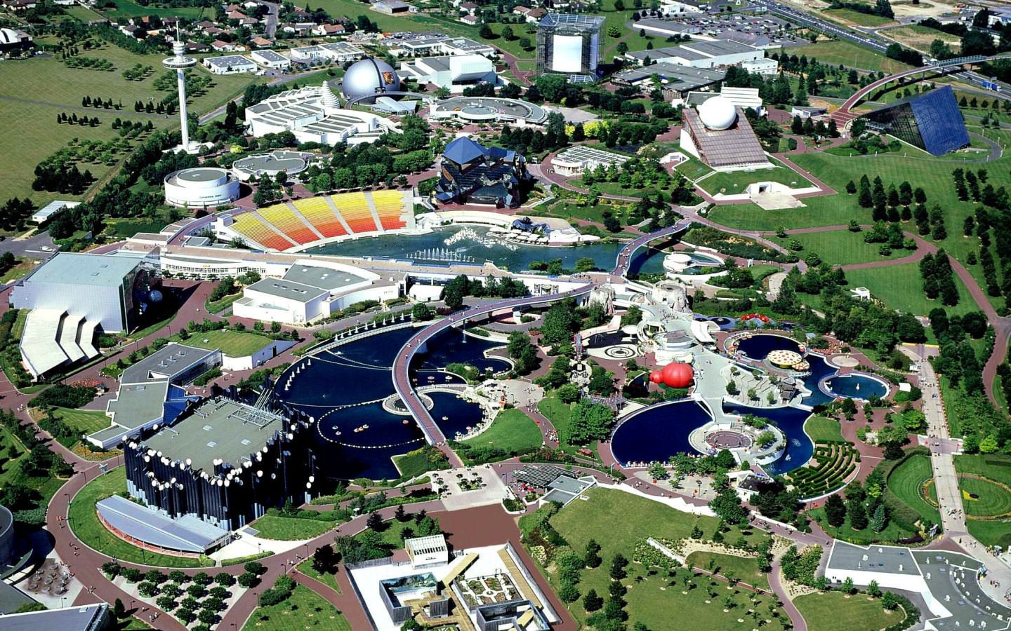 Parcs d attractions Vue aérienne Futuroscope 2001