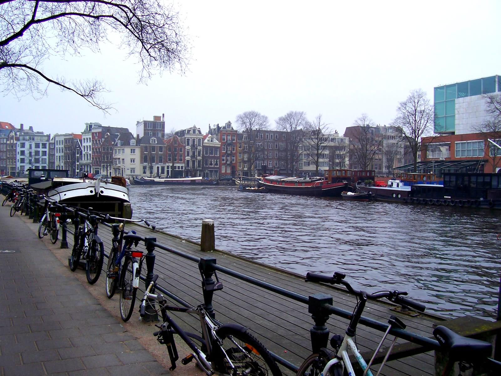 Pays Bas Dans les ports d'Amsterdam...