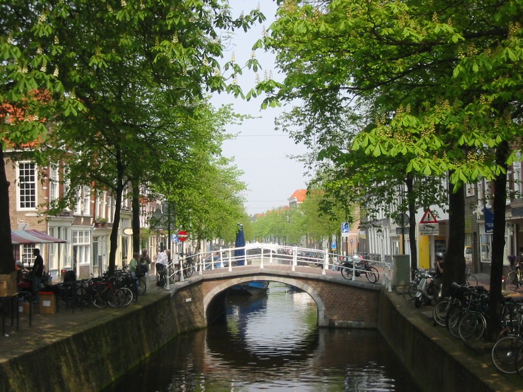 Pays Bas Canal à Delft (Hollande)