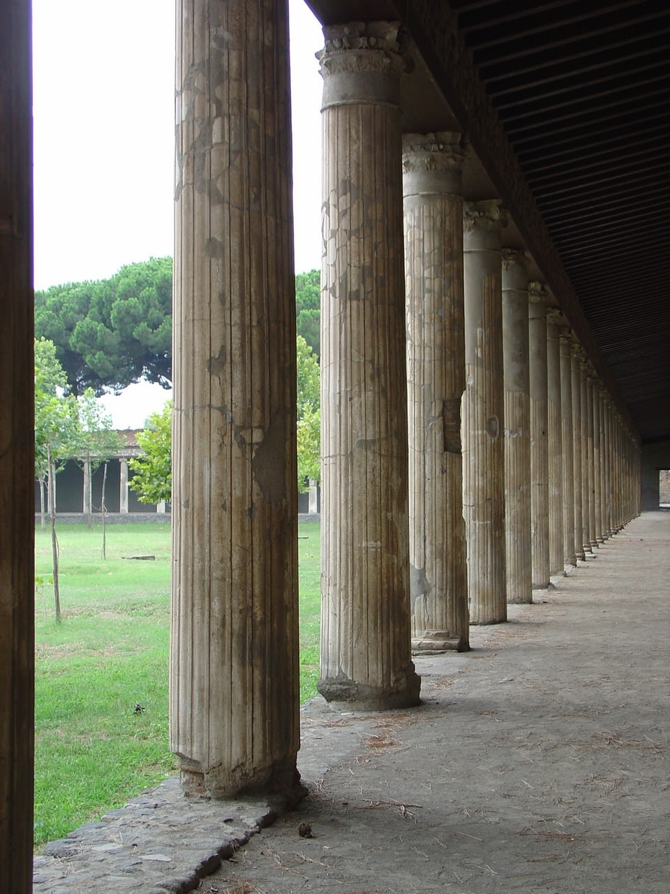 Ruines et Vestiges colonnes de Pompei
